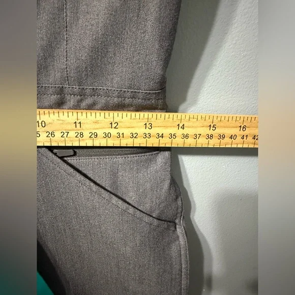 FIGS Rafaela Cargo FIONx ScrubJumpsuit In Graphite Women’s Scrubs Size XXS - Picture 11 of 16